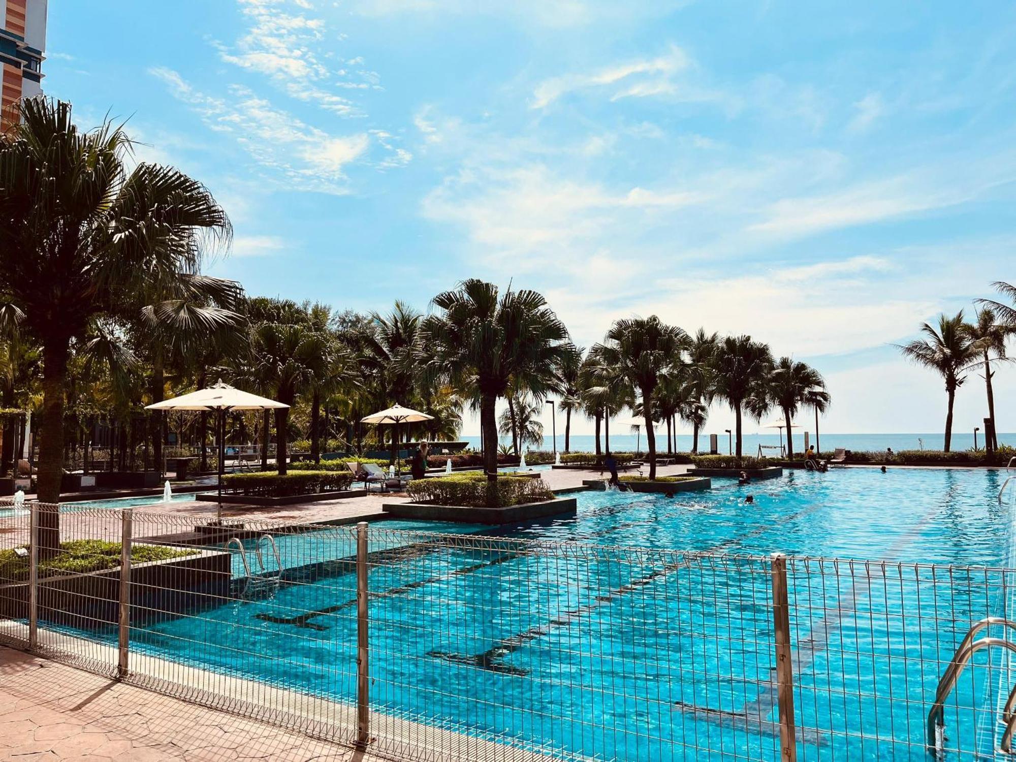 Timurbay Family Seaview, By Anggun Bayu - Netflix Ready Apartment